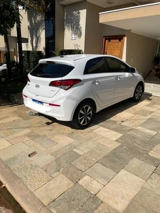 HYUNDAI HB20 1.6 PREMIUM 16V FLEX 4P AUTOMÁTICO HYUNDAI HB20 1.6 PREMIUM 16V FLEX 4P AUTOMÁTICO